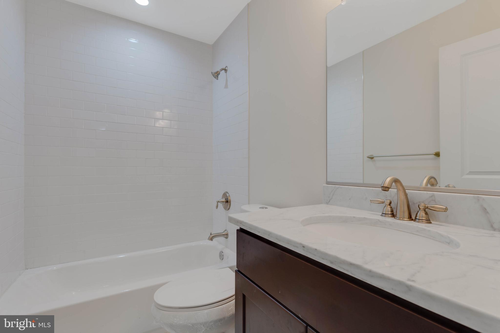 COLUMBIA RUN TOWNHOMES - Residential