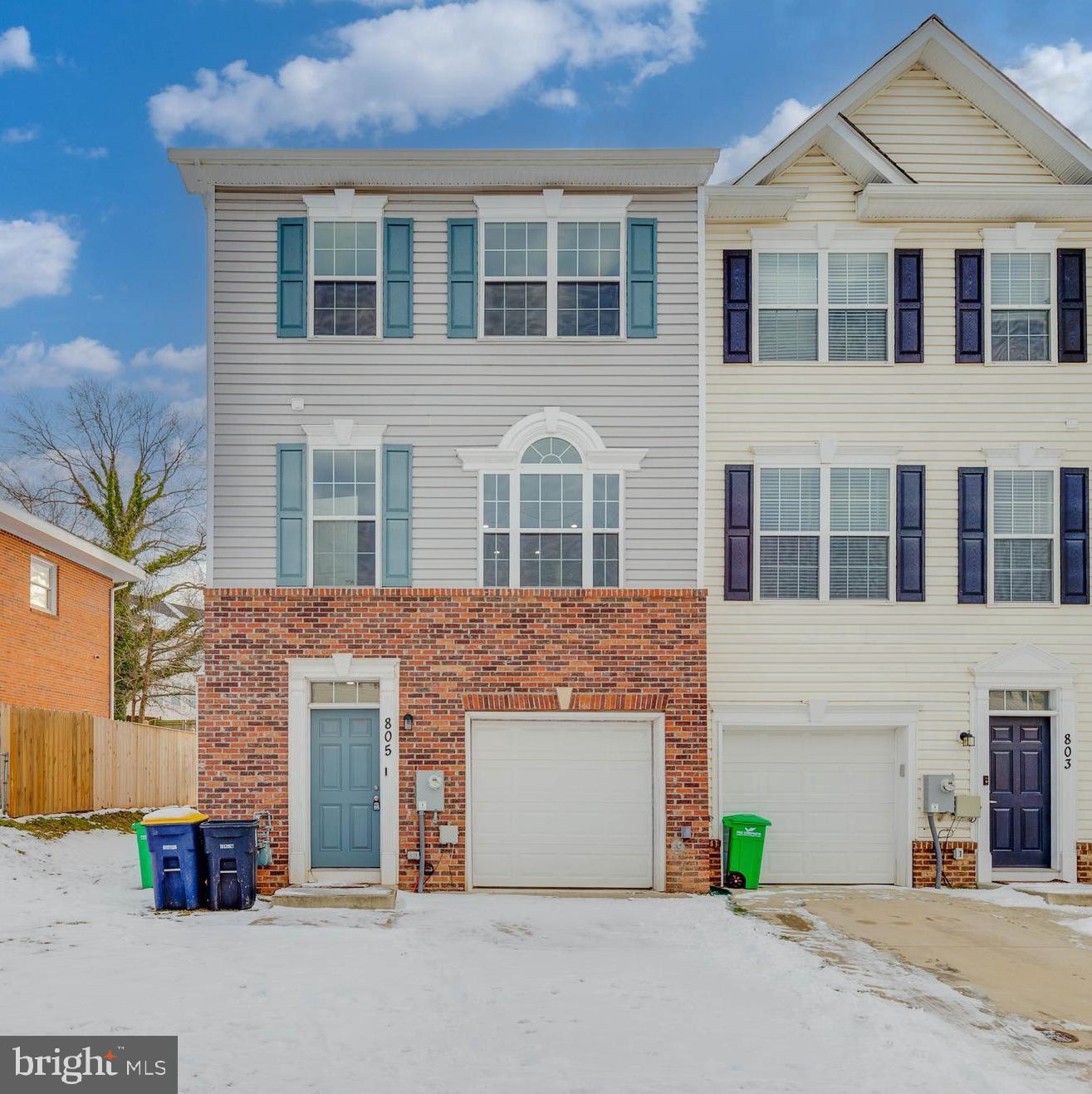 COLUMBIA RUN TOWNHOMES - Residential