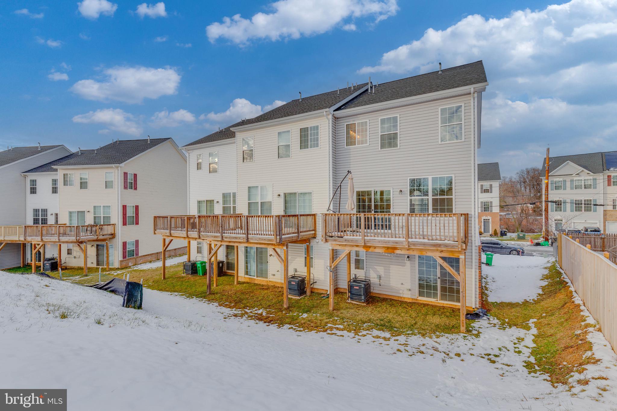 COLUMBIA RUN TOWNHOMES - Residential