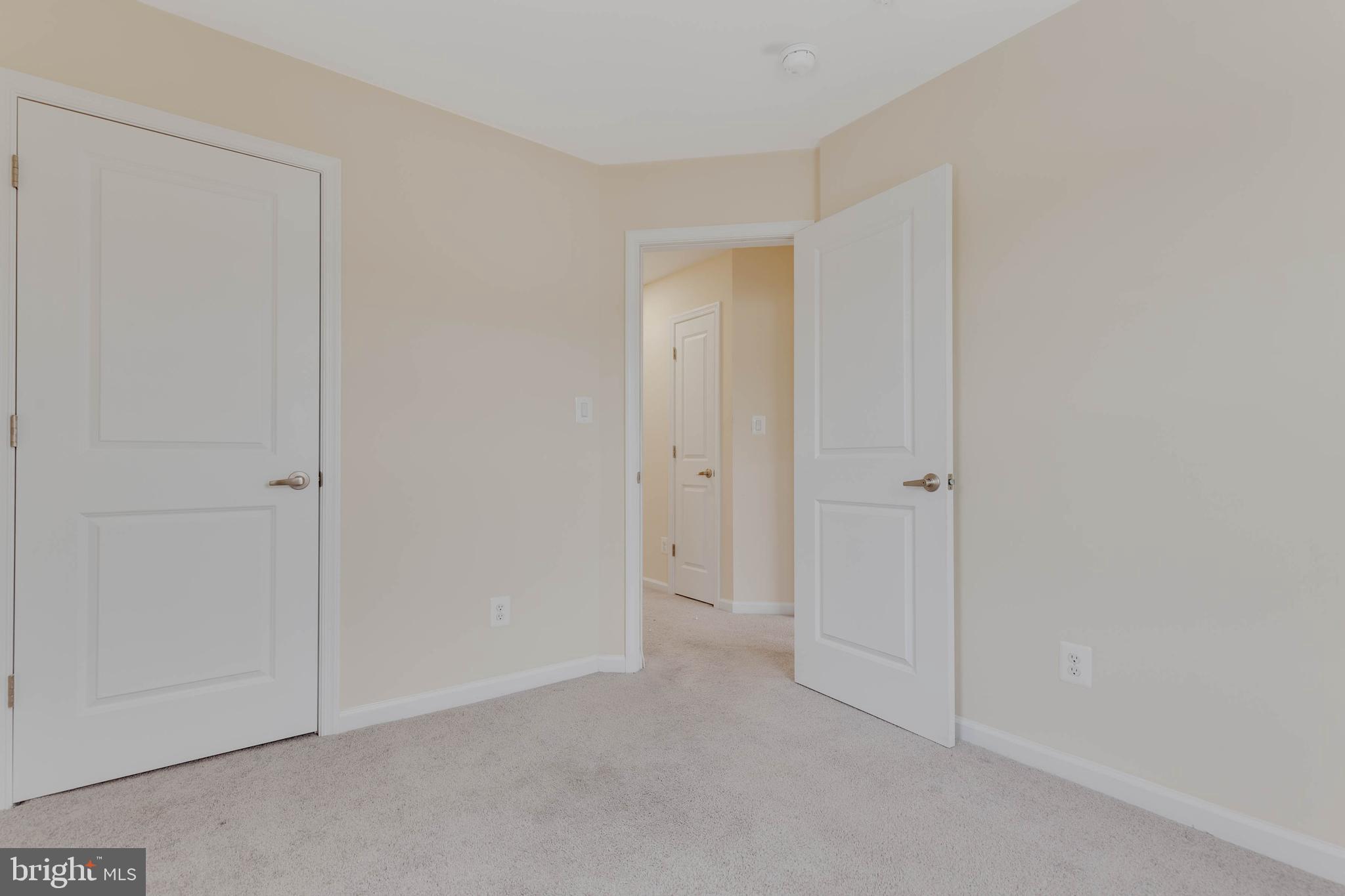 COLUMBIA RUN TOWNHOMES - Residential