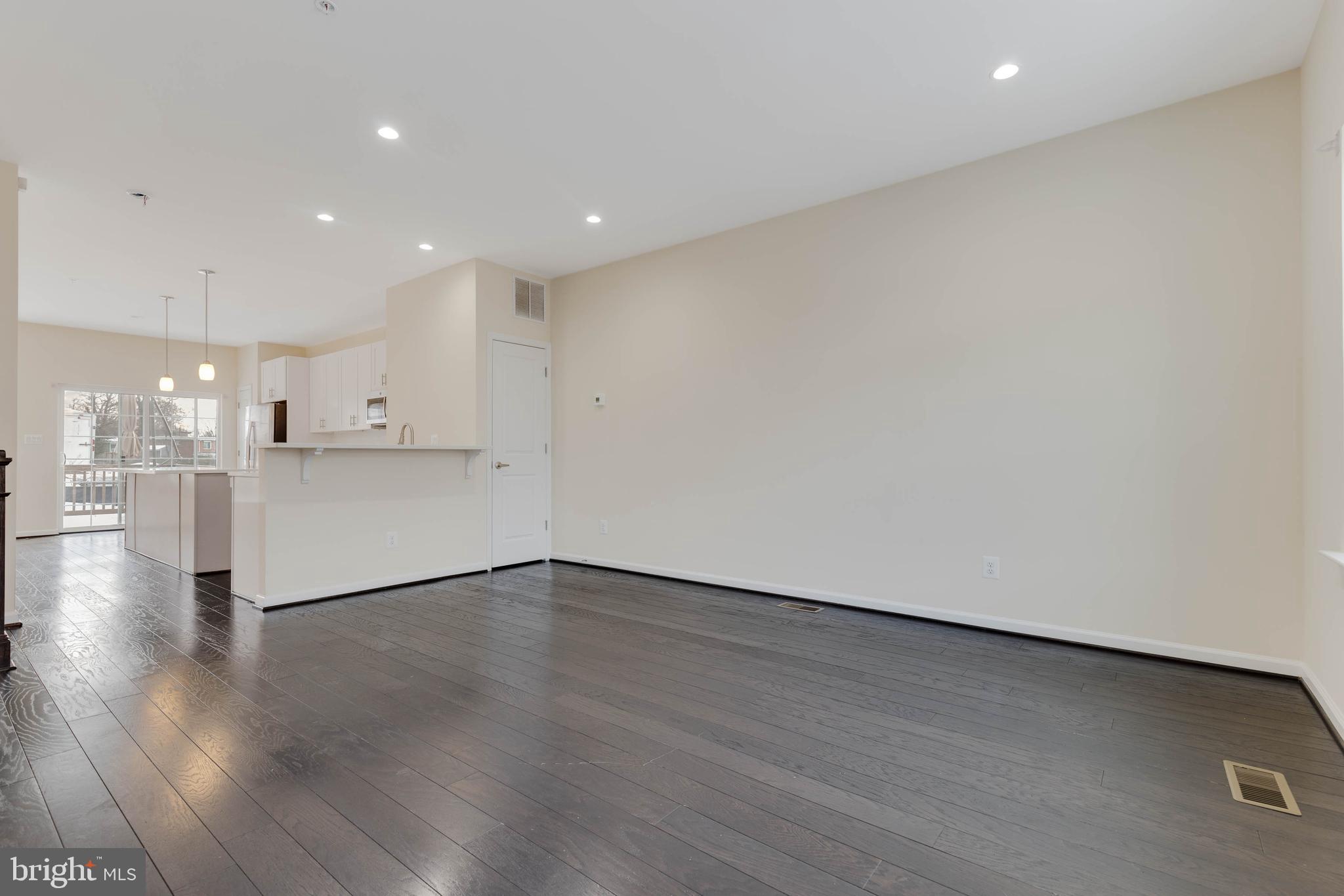 COLUMBIA RUN TOWNHOMES - Residential