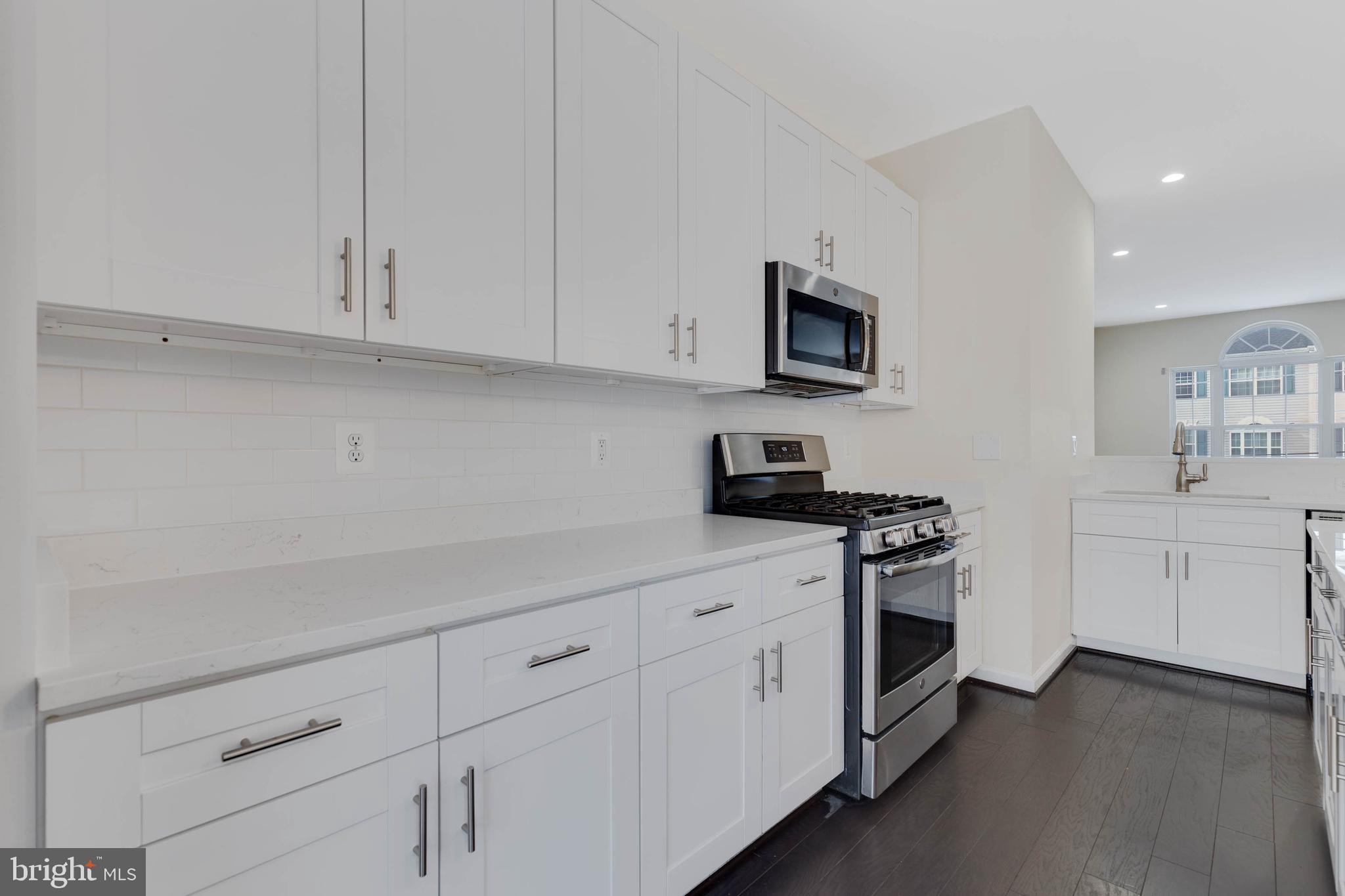 COLUMBIA RUN TOWNHOMES - Residential