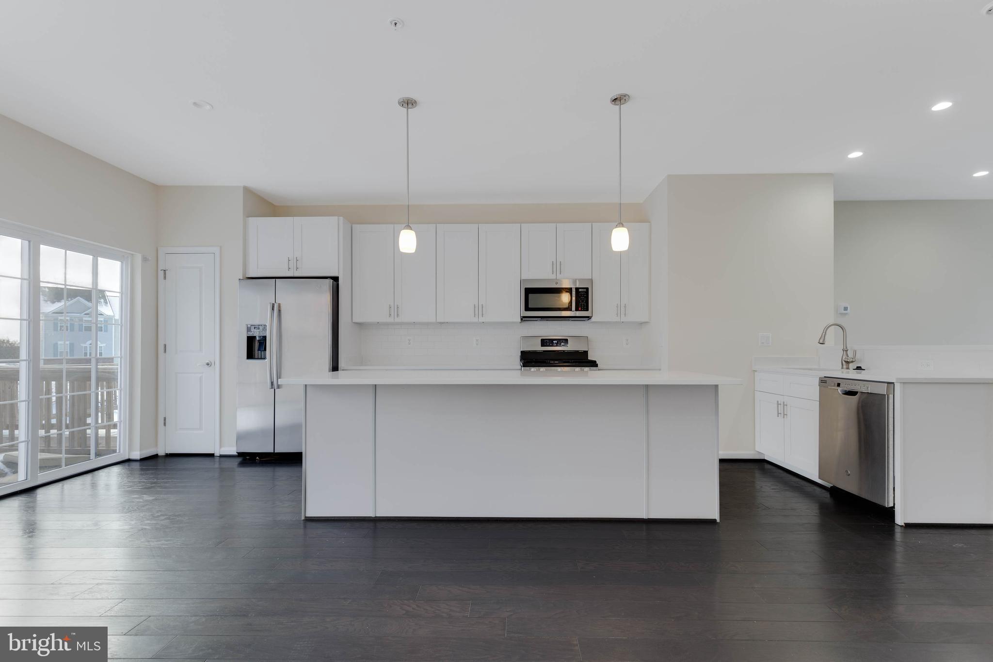 COLUMBIA RUN TOWNHOMES - Residential