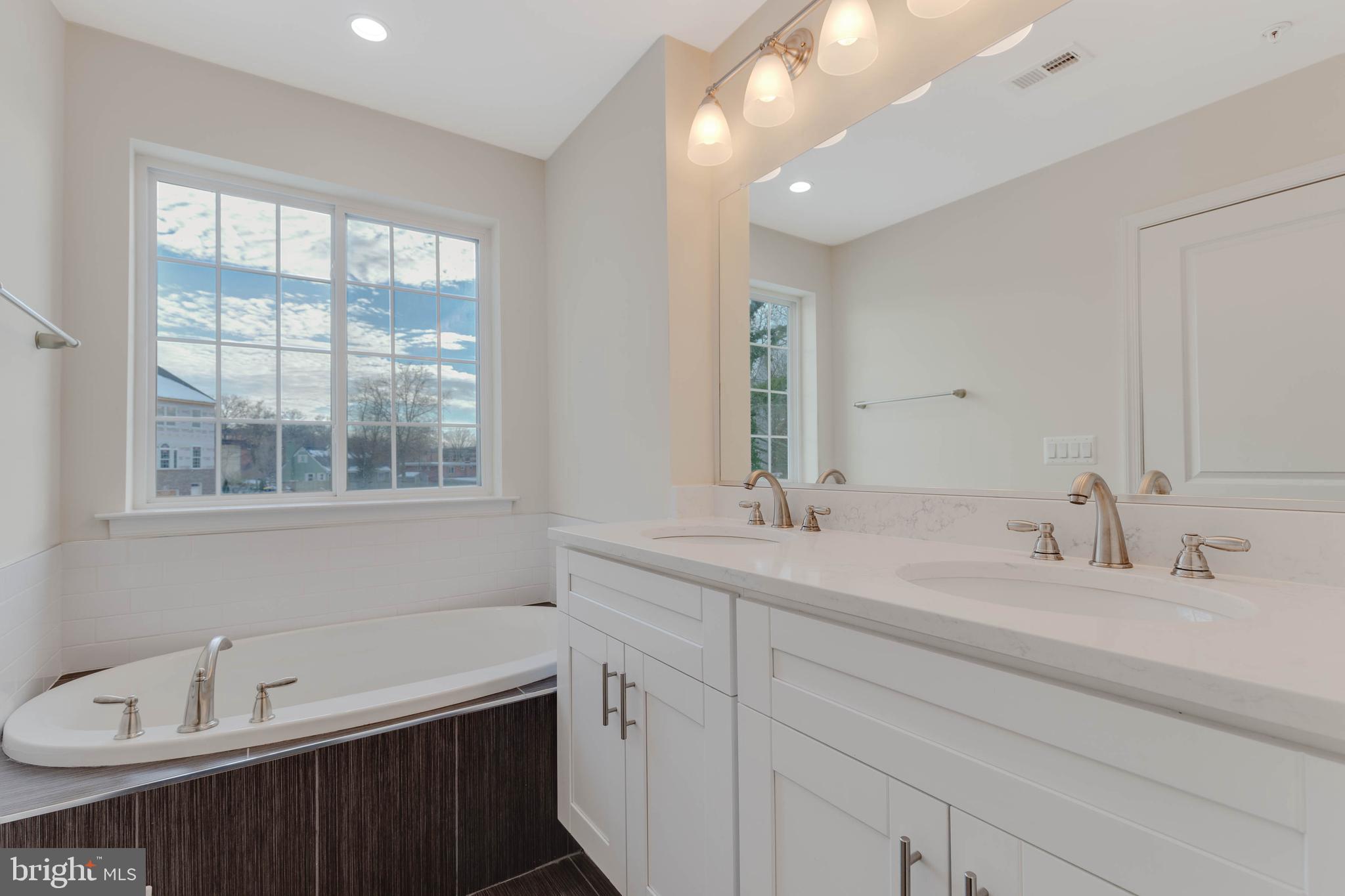 COLUMBIA RUN TOWNHOMES - Residential