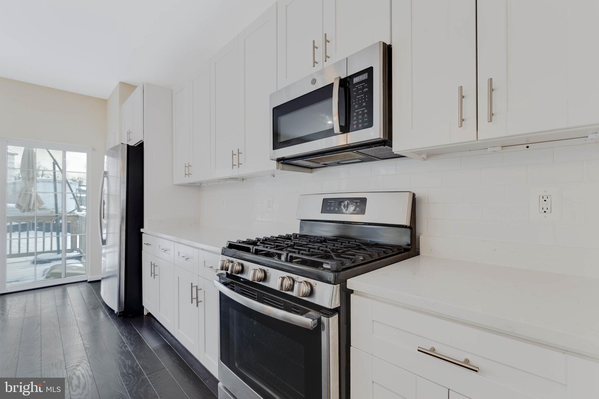 COLUMBIA RUN TOWNHOMES - Residential