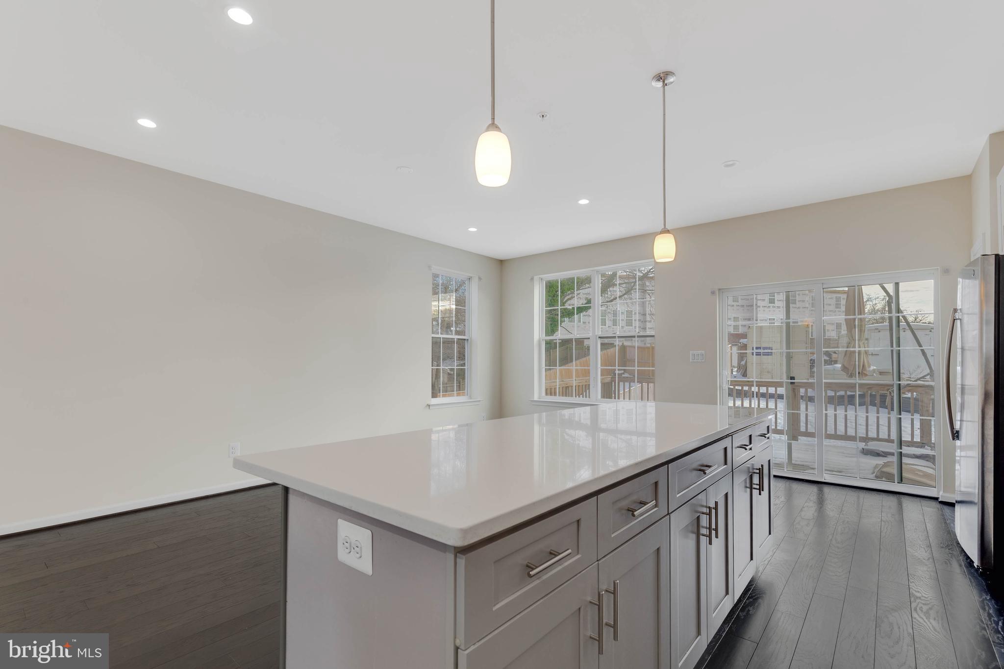 COLUMBIA RUN TOWNHOMES - Residential