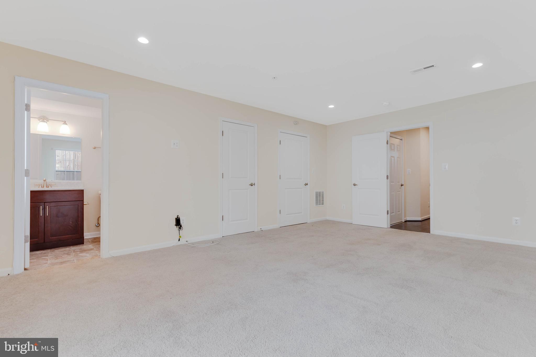 COLUMBIA RUN TOWNHOMES - Residential