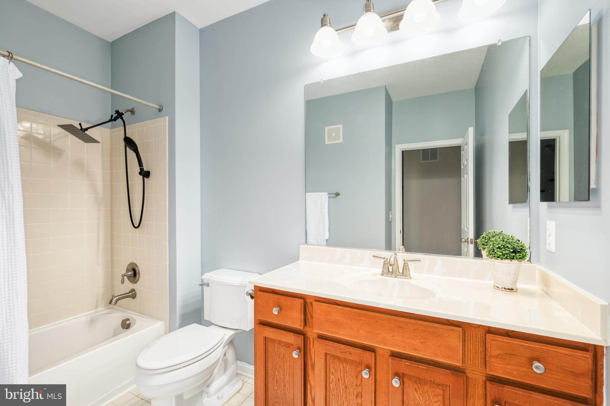 LEE SQUARE - Residential