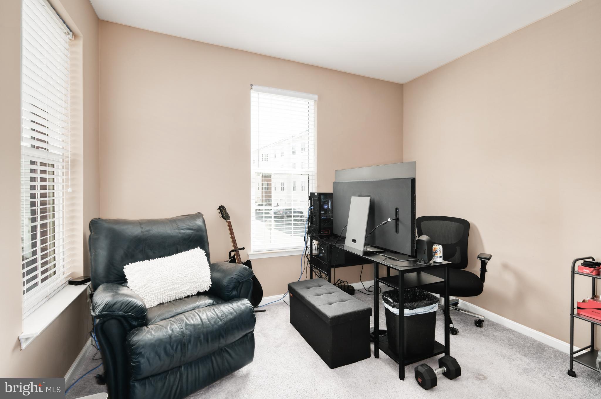 LEE SQUARE - Residential