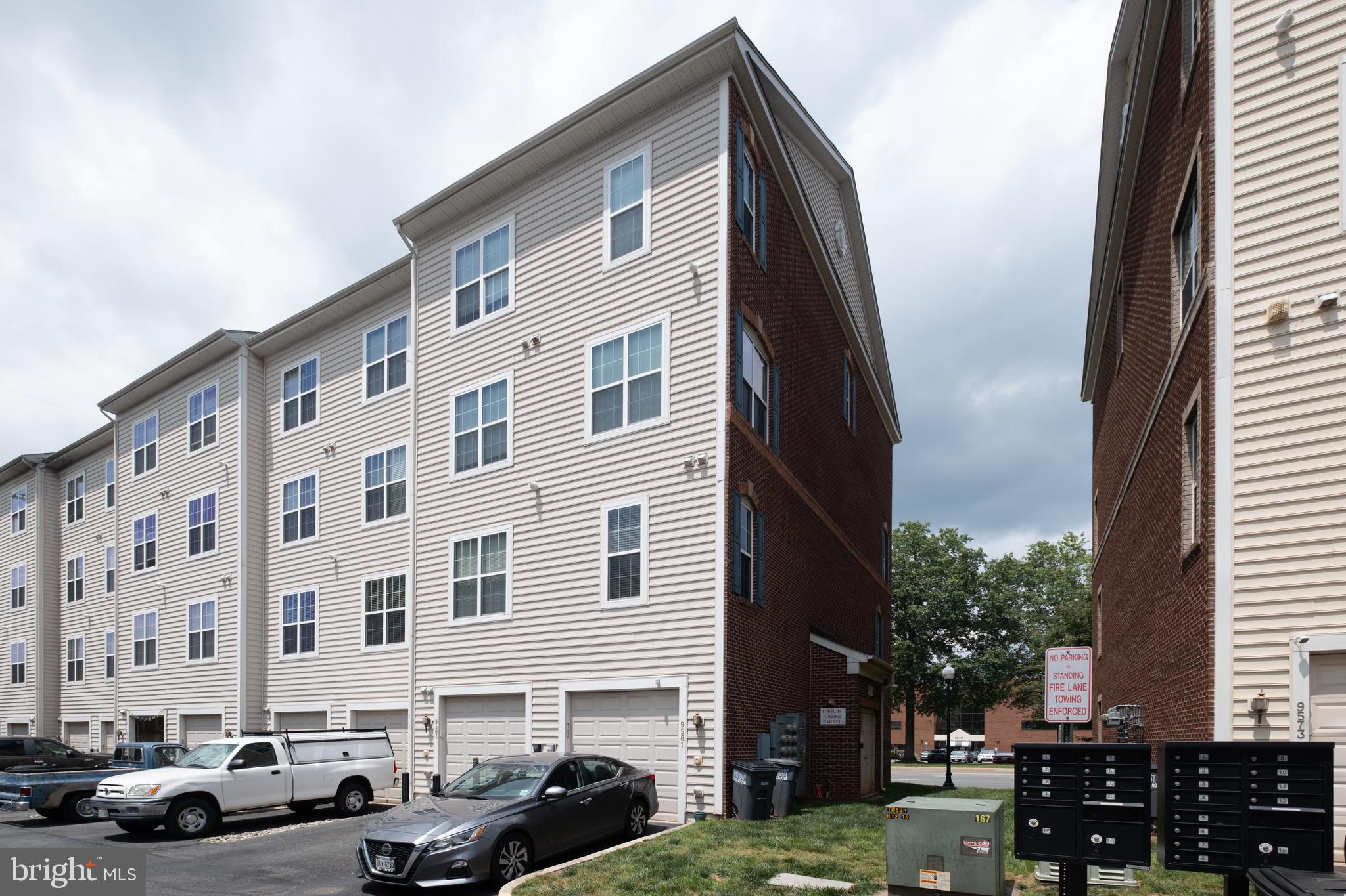 LEE SQUARE - Residential