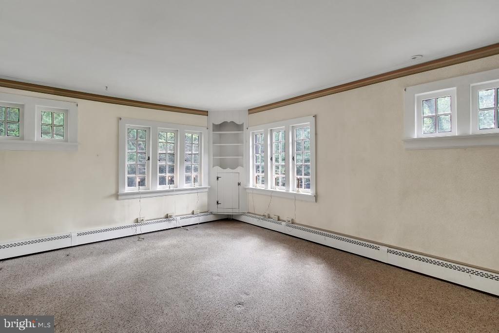 OWL VALLEY - Commercial Sale