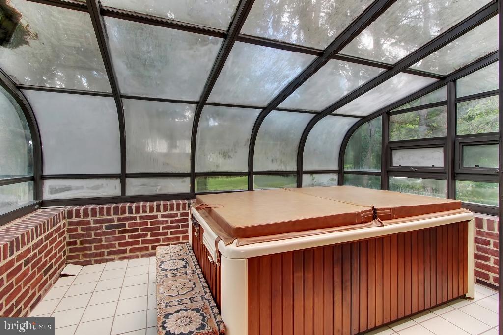 OWL VALLEY - Commercial Sale