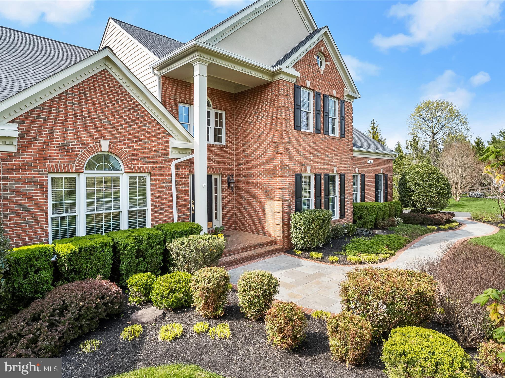 7108 CRABBURY COURT