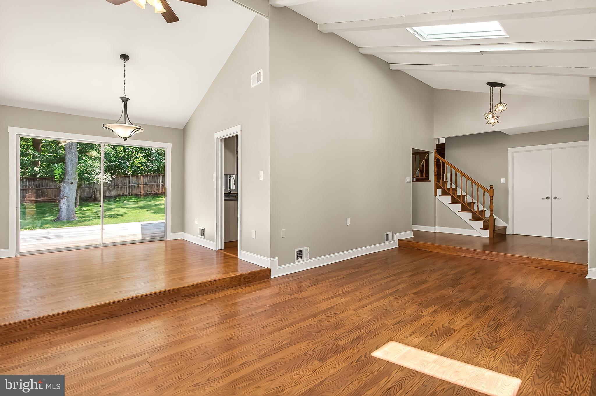 223 W MEADOWLAND LANE