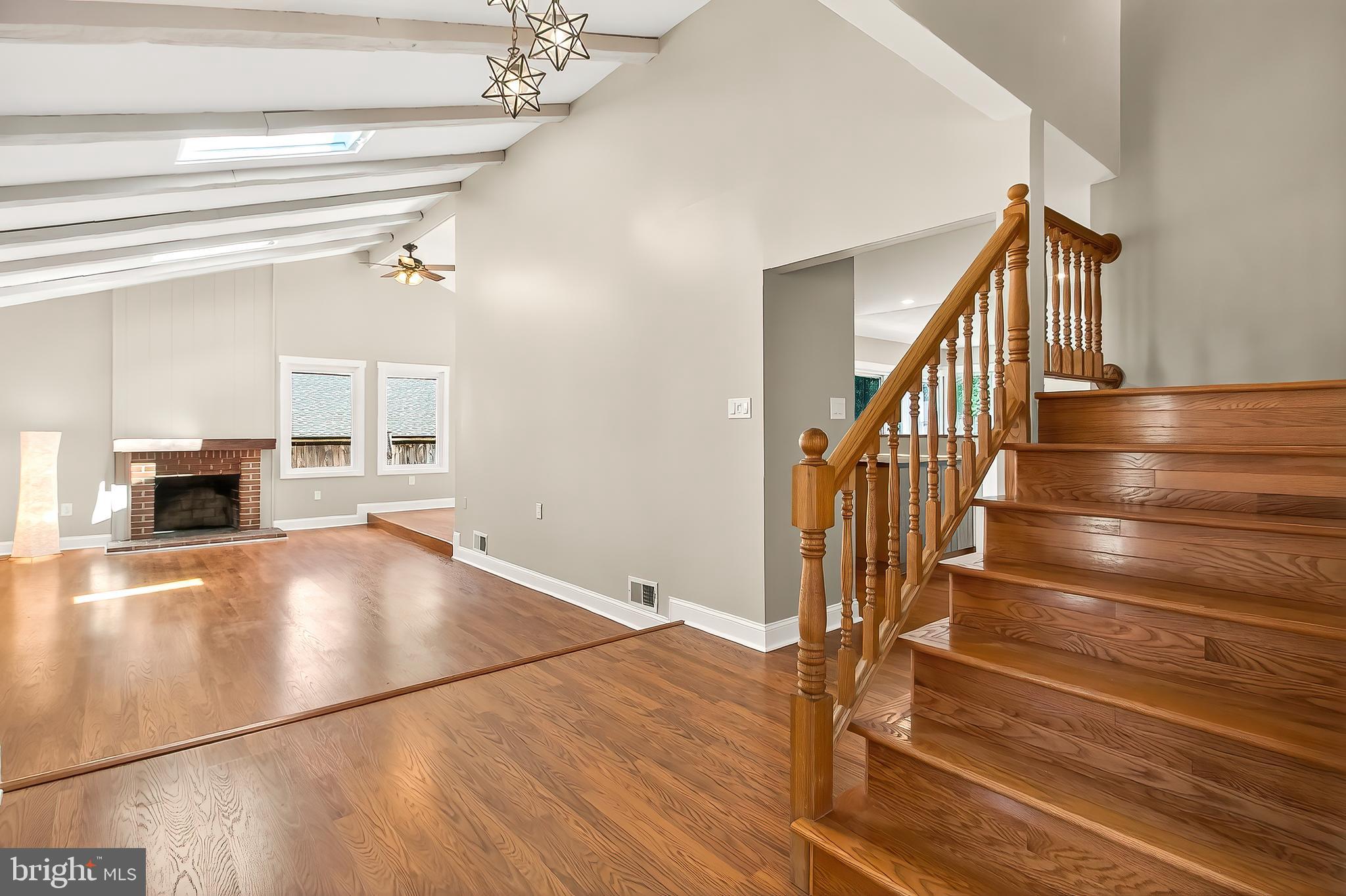 223 W MEADOWLAND LANE