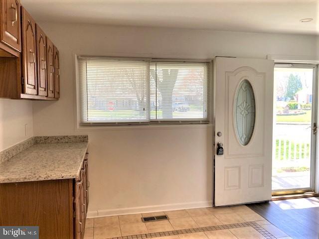 COUNTRY CLUB MANOR - Residential