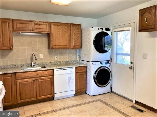 COUNTRY CLUB MANOR - Residential