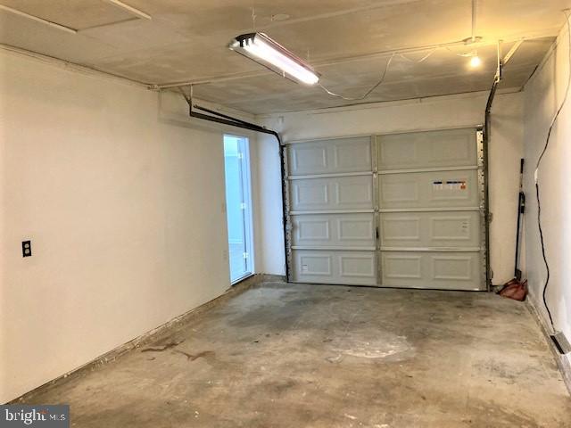 COUNTRY CLUB MANOR - Residential