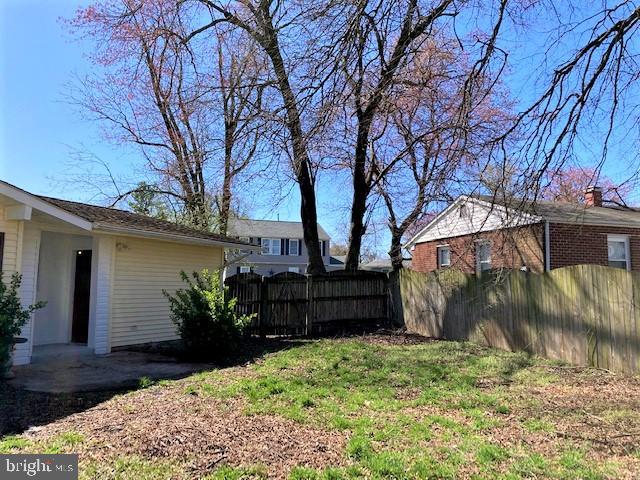 COUNTRY CLUB MANOR - Residential