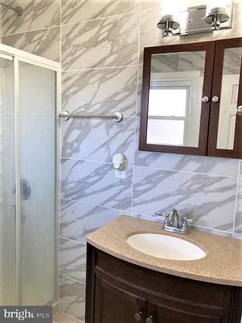 COUNTRY CLUB MANOR - Residential