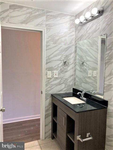 COUNTRY CLUB MANOR - Residential