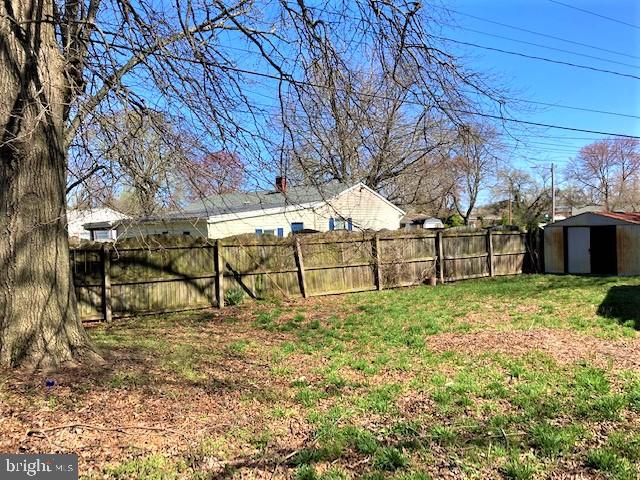 COUNTRY CLUB MANOR - Residential