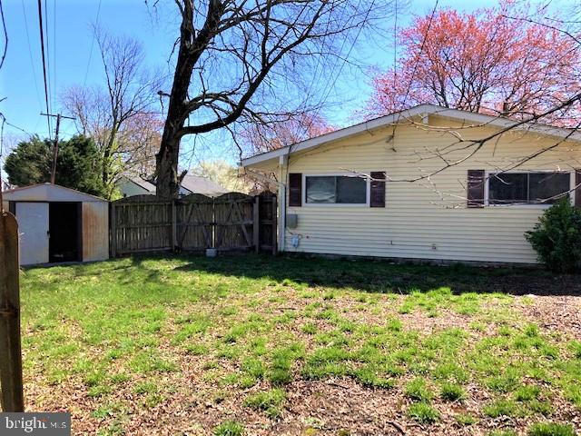 COUNTRY CLUB MANOR - Residential