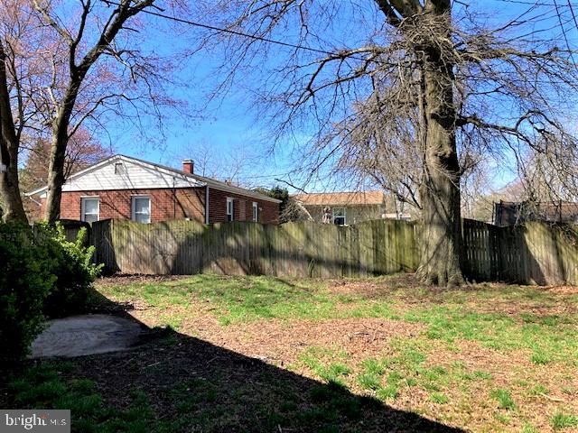 COUNTRY CLUB MANOR - Residential