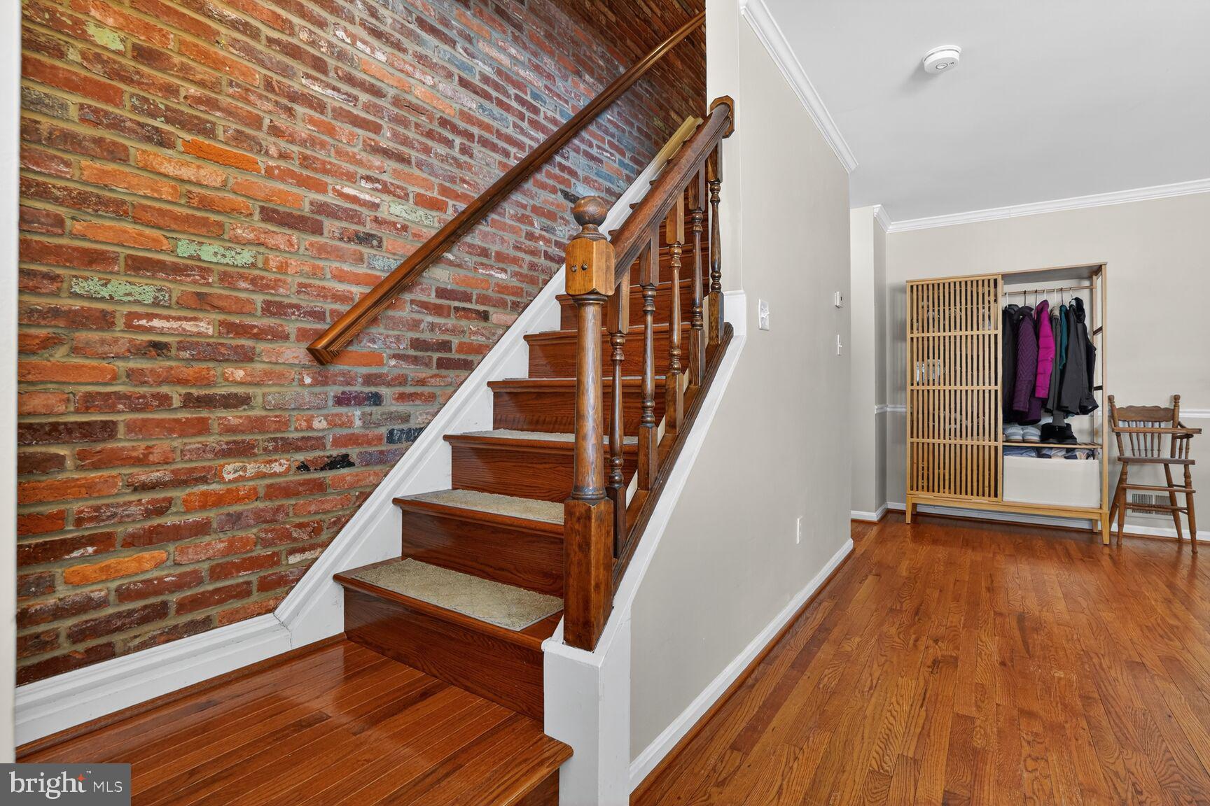 MIRROR RIDGE - Residential