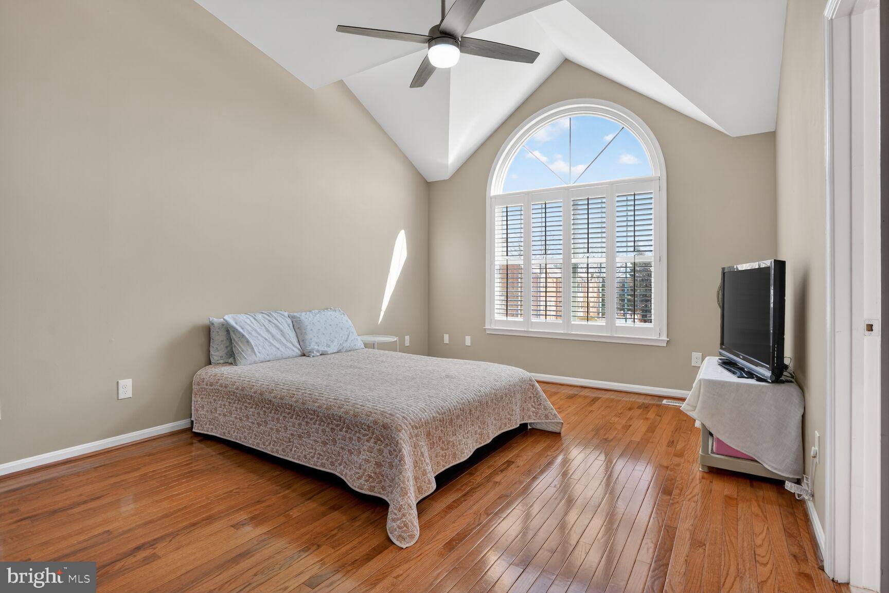 MIRROR RIDGE - Residential