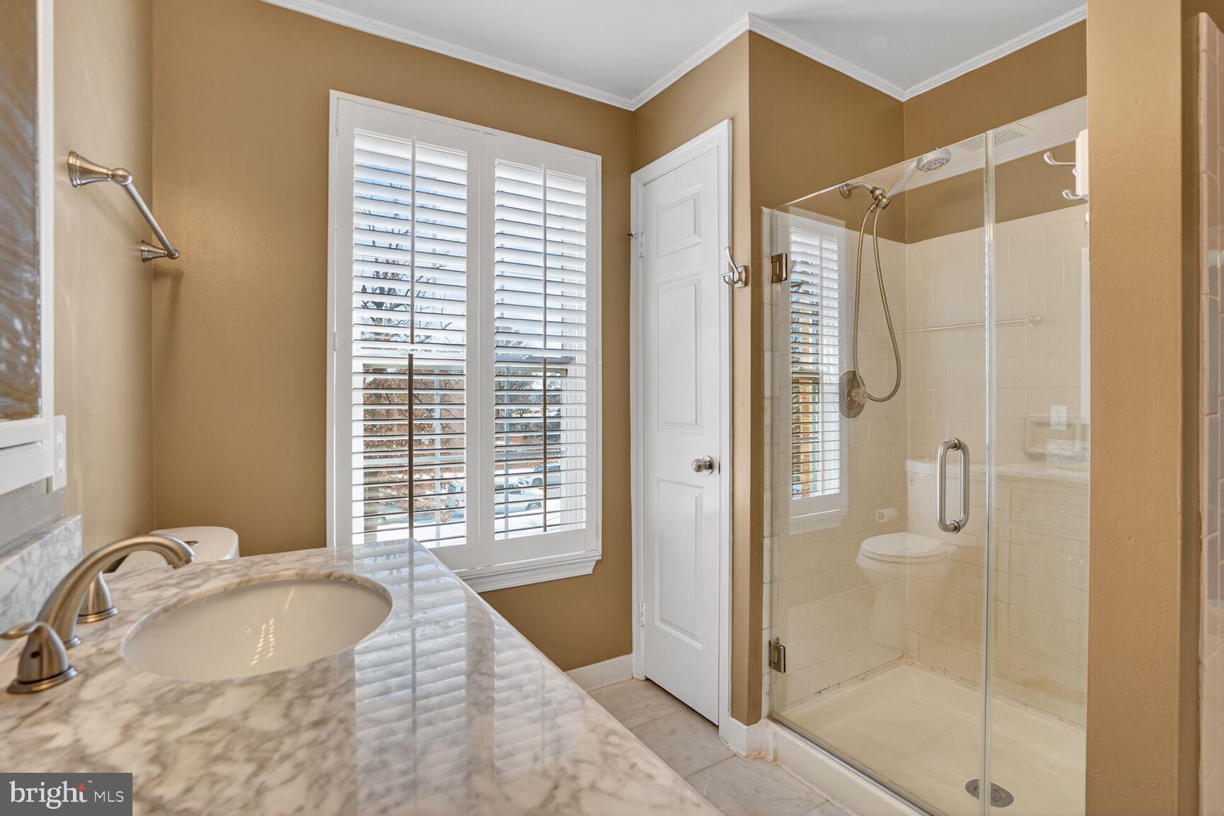 MIRROR RIDGE - Residential