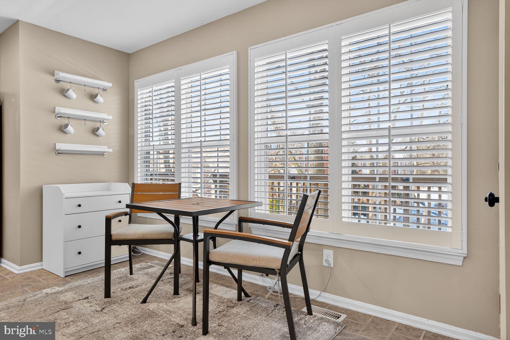 MIRROR RIDGE - Residential