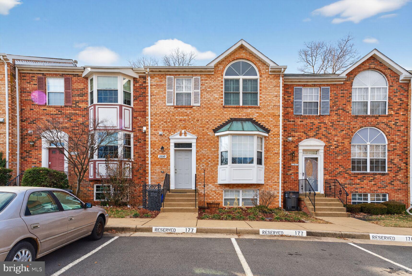 MIRROR RIDGE - Residential