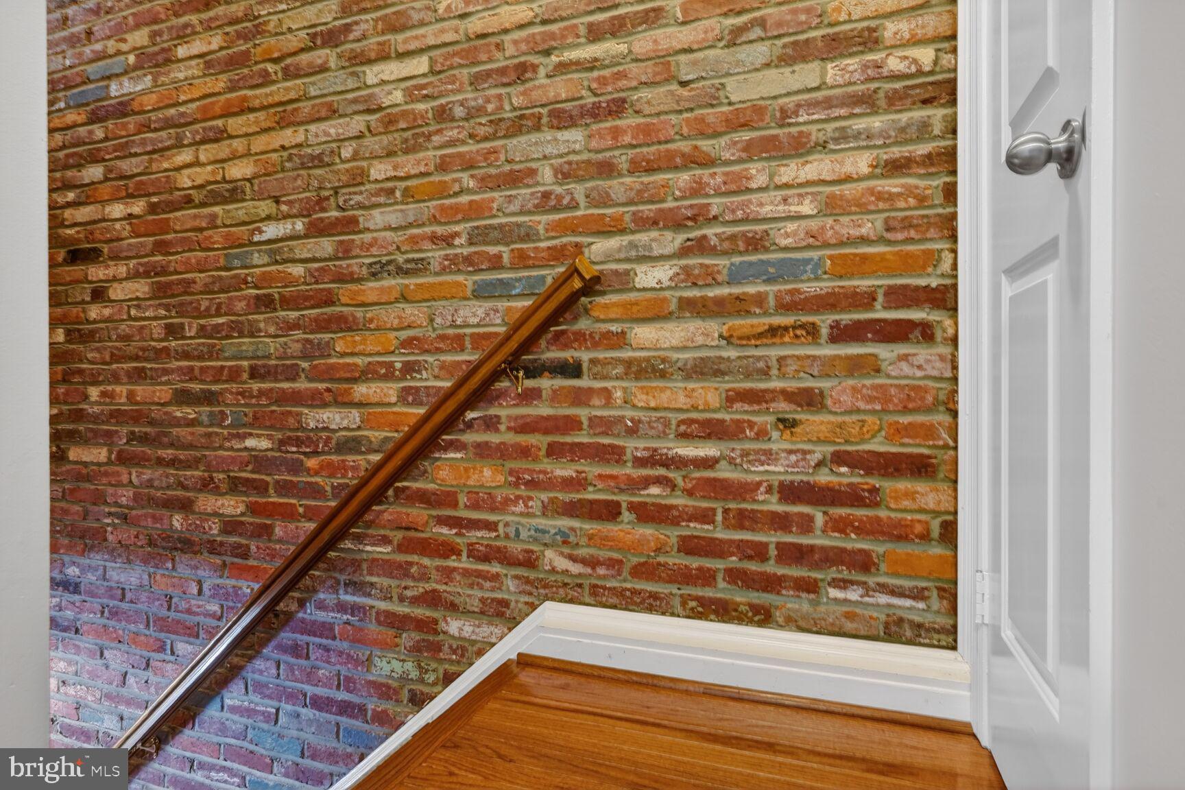 MIRROR RIDGE - Residential