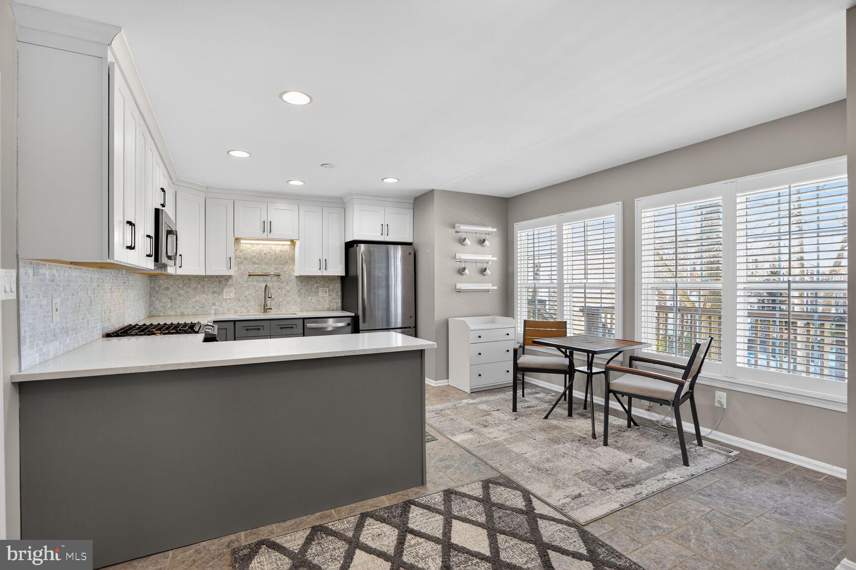 MIRROR RIDGE - Residential