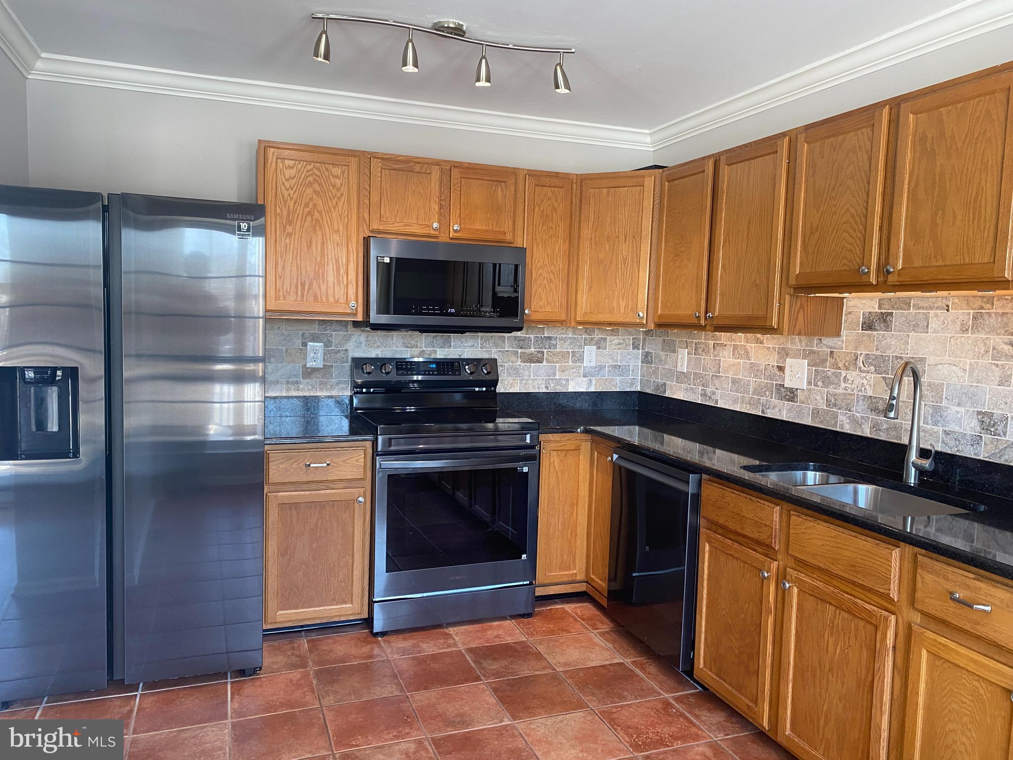 PINECREST - Residential