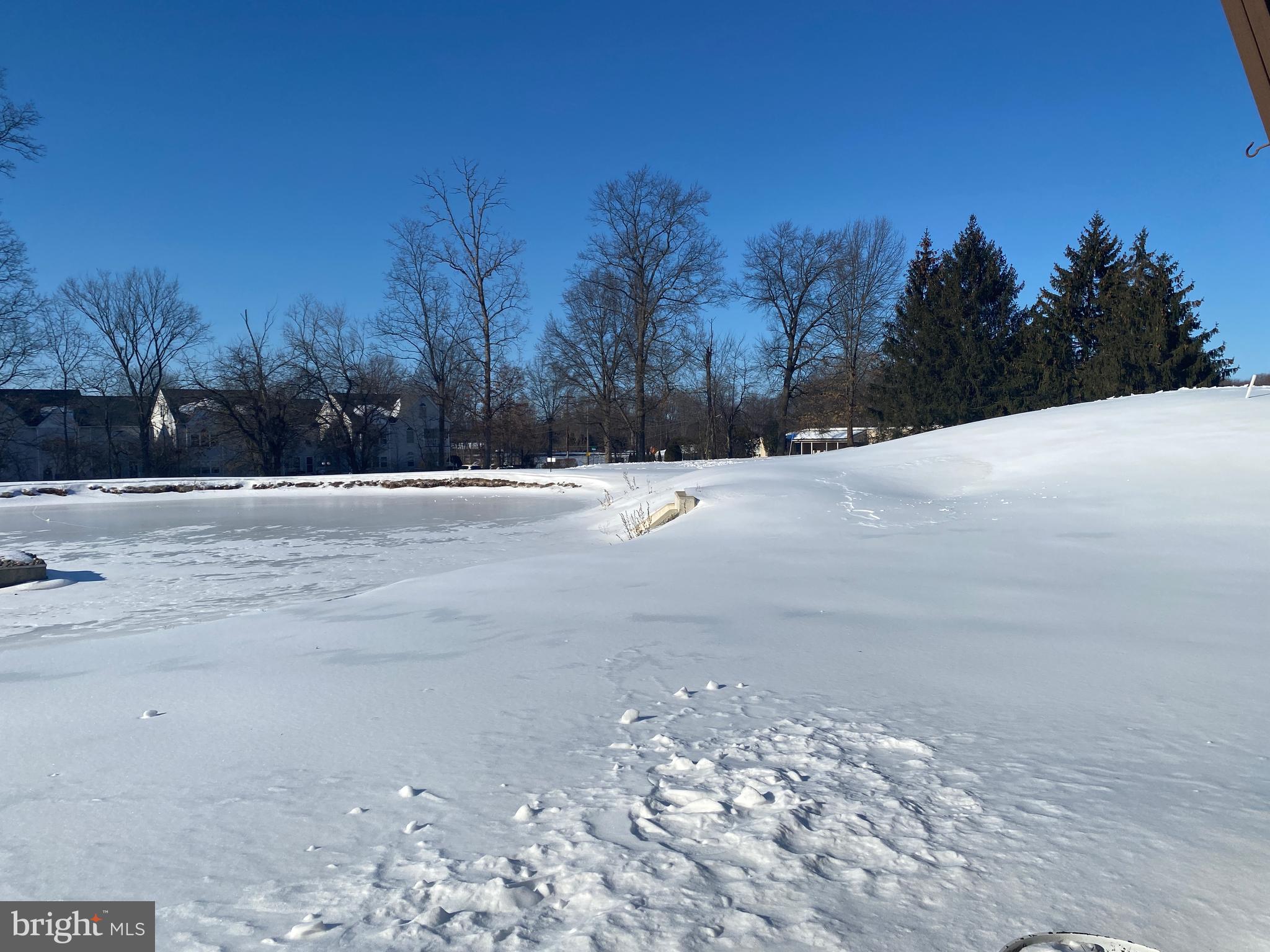 PINECREST - Residential