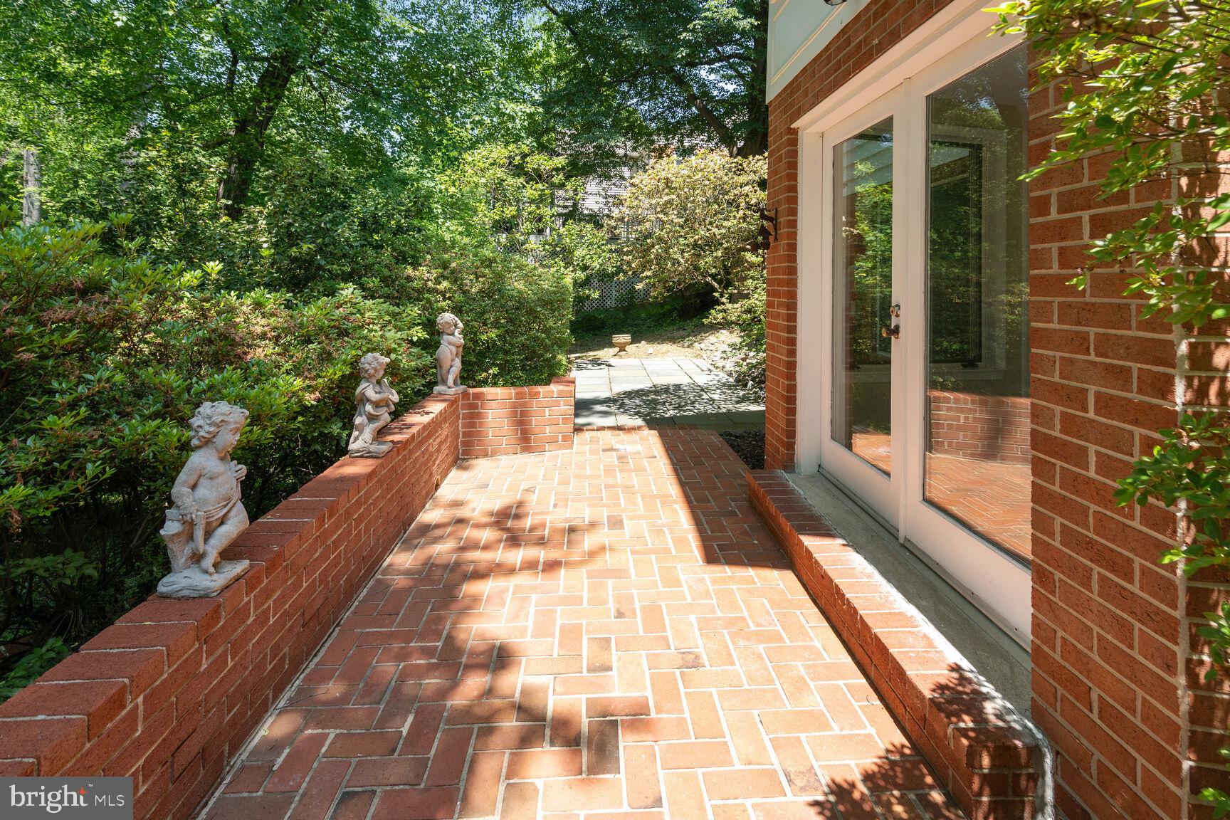 SUTTON PLACE - Residential Lease