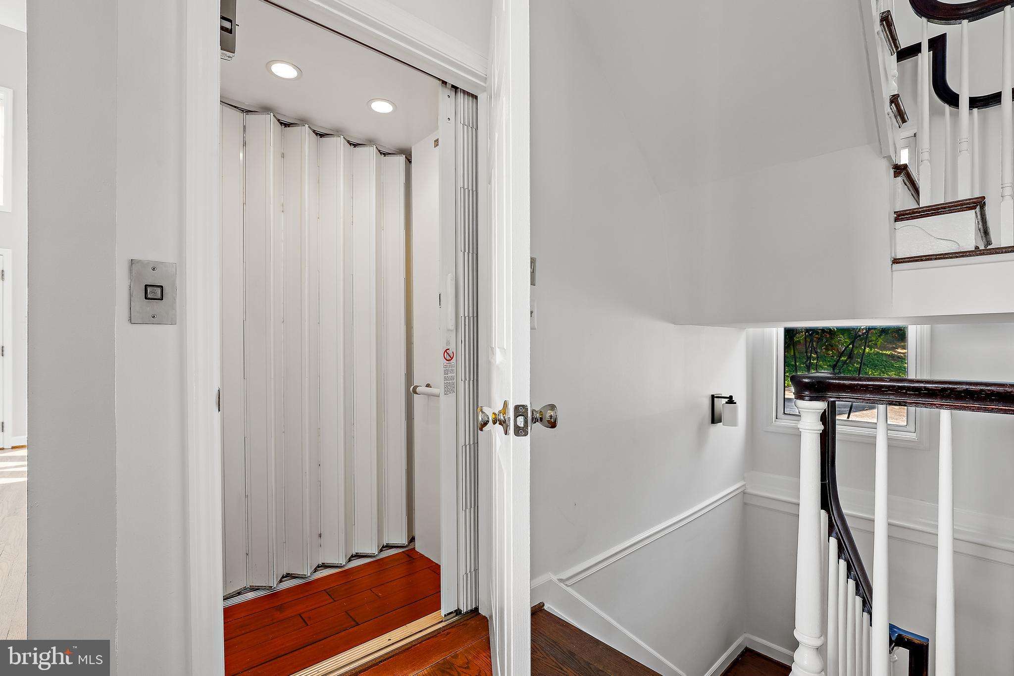 THE HILLSIDE AT SEMINARY - Residential