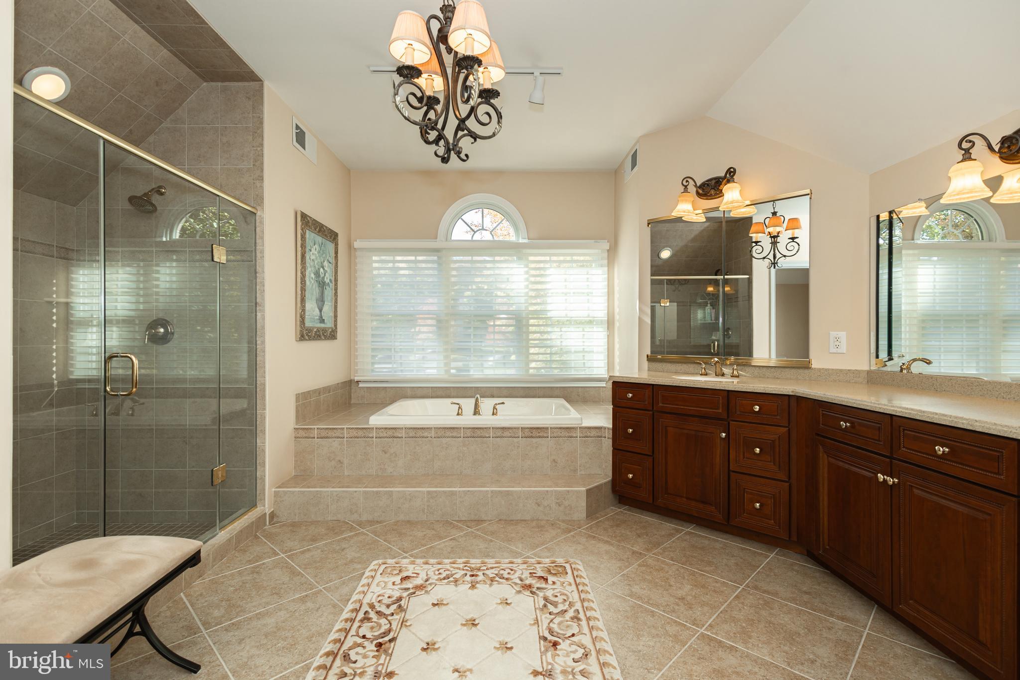 UPPER MOUNTAIN ESTS - Residential