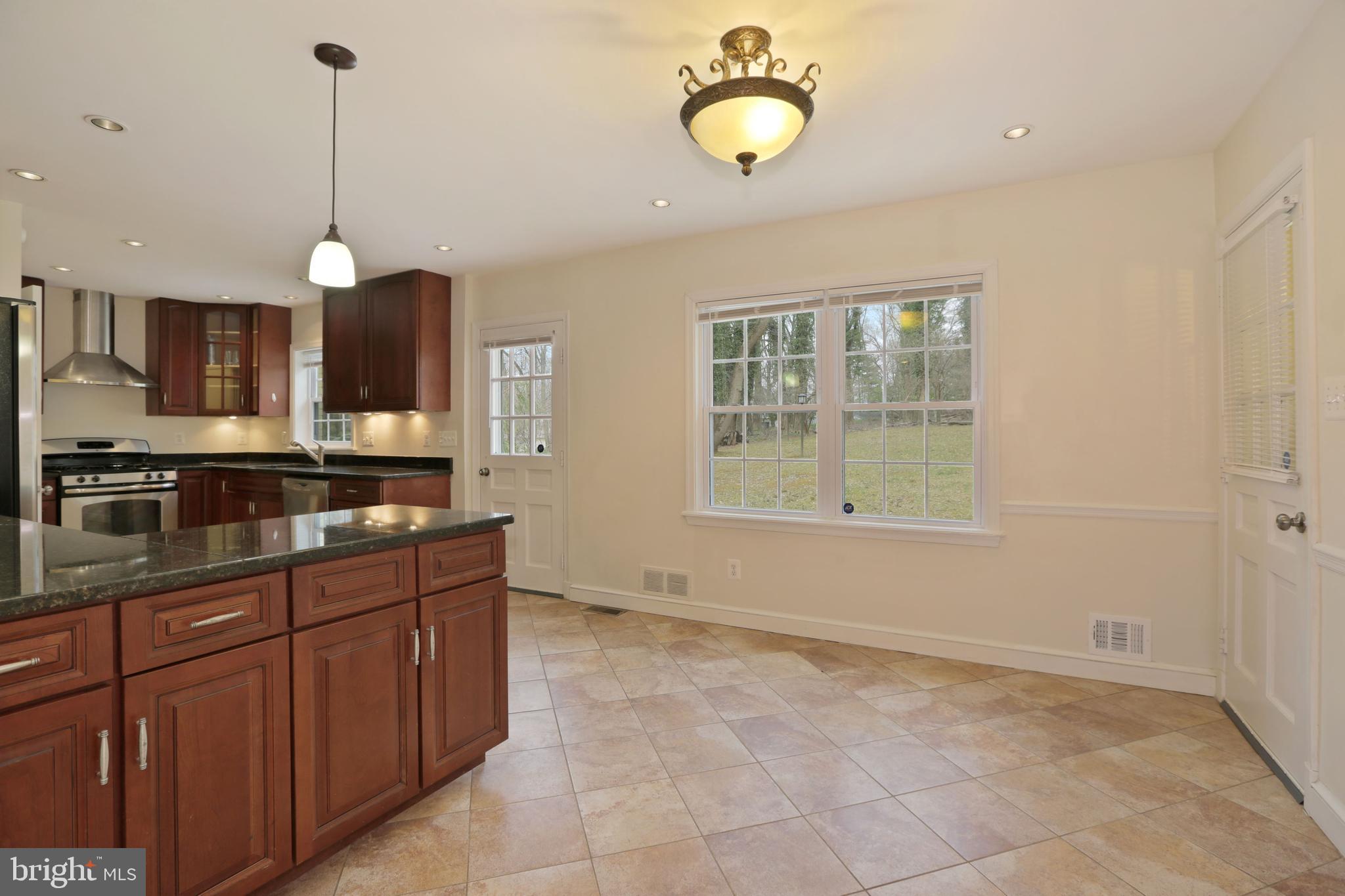 LUXMANOR - Residential Lease