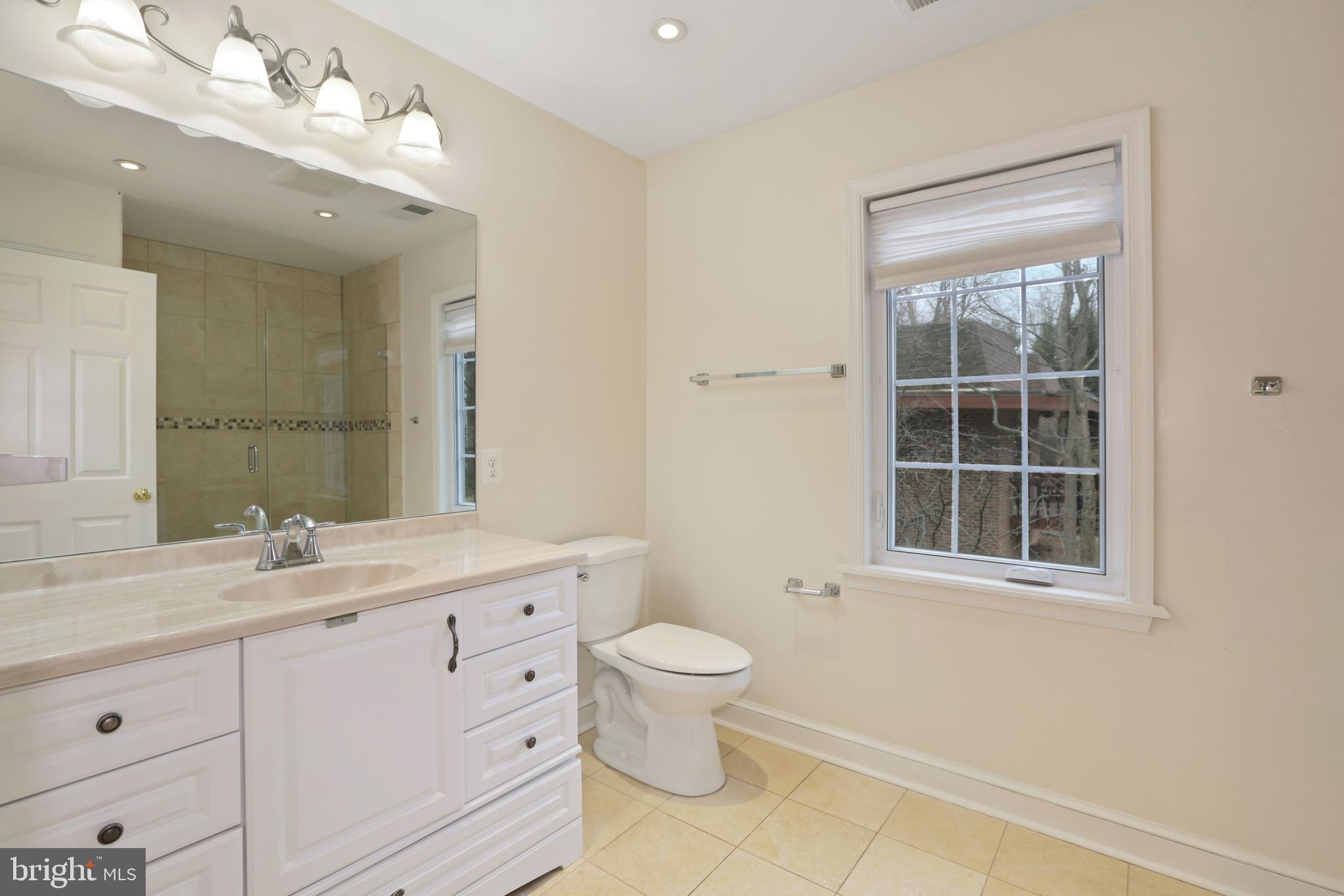 LUXMANOR - Residential Lease