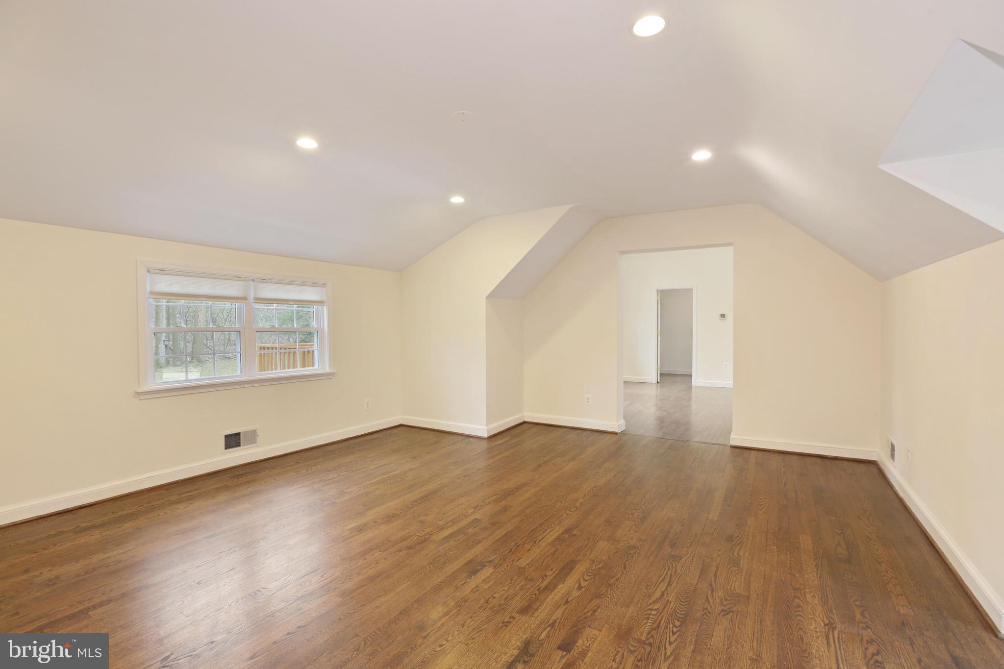 LUXMANOR - Residential Lease