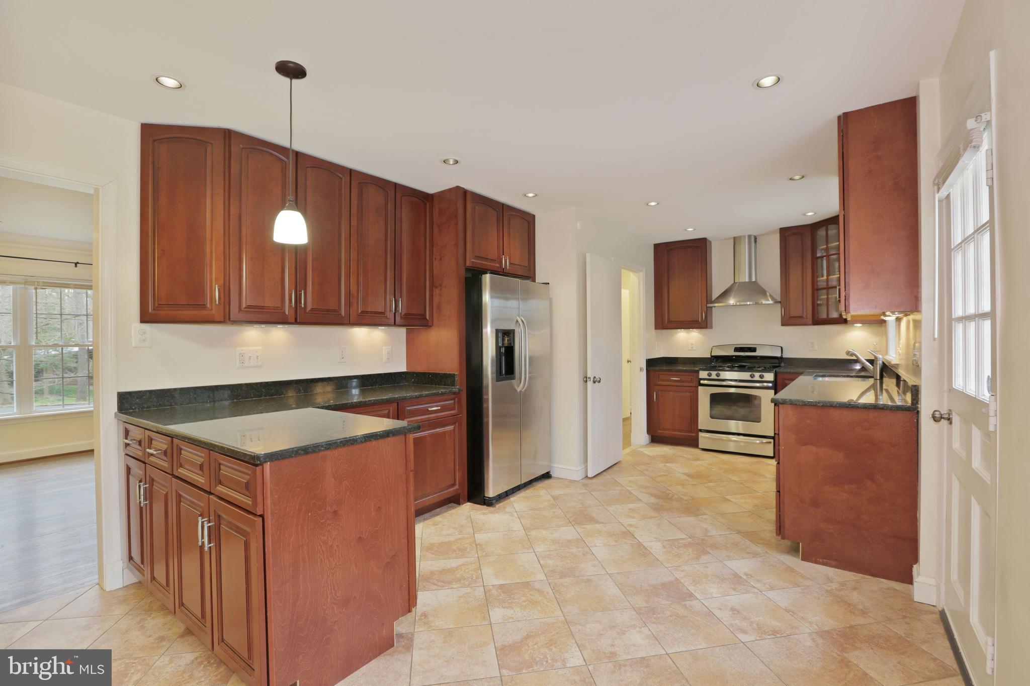 LUXMANOR - Residential Lease