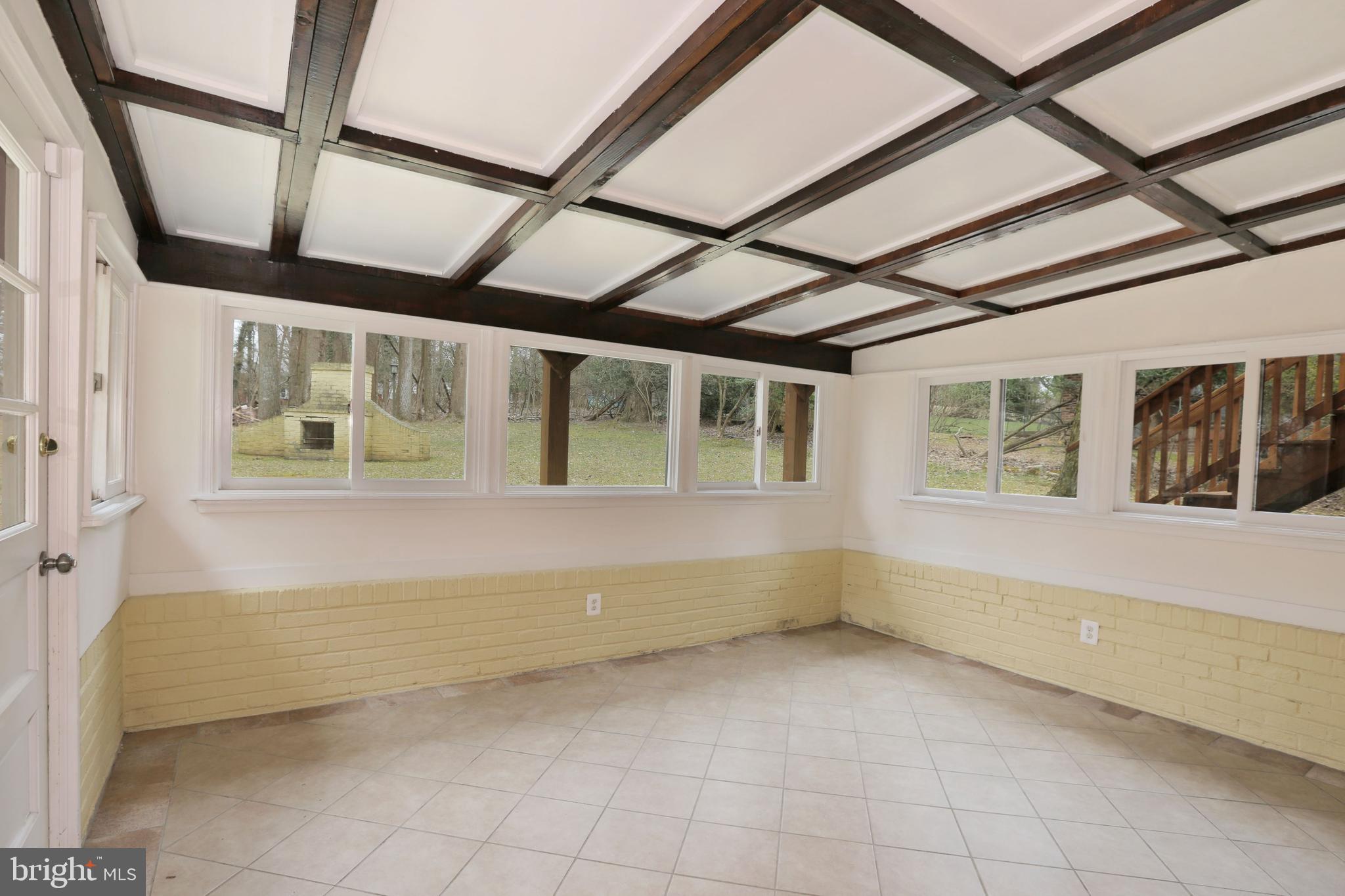 LUXMANOR - Residential Lease