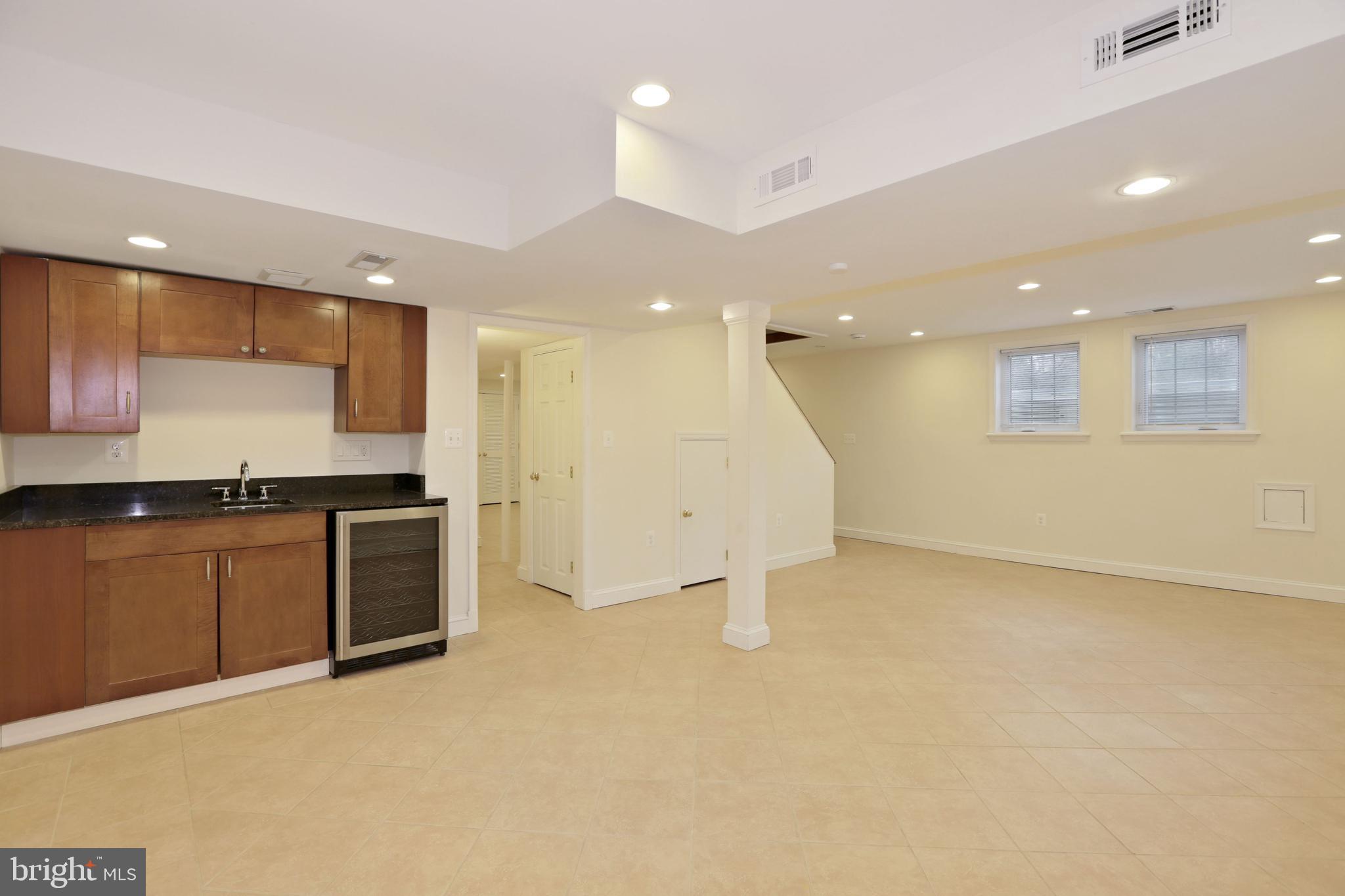 LUXMANOR - Residential Lease