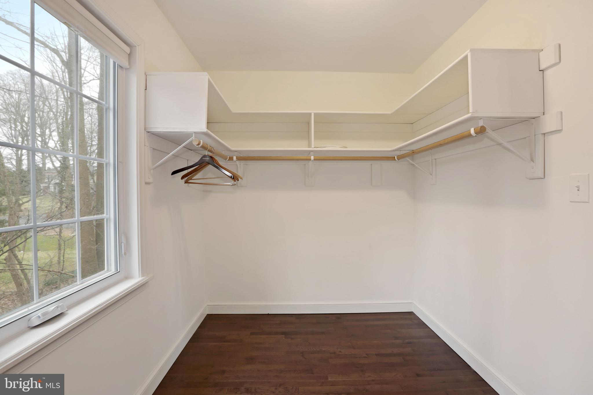 LUXMANOR - Residential Lease