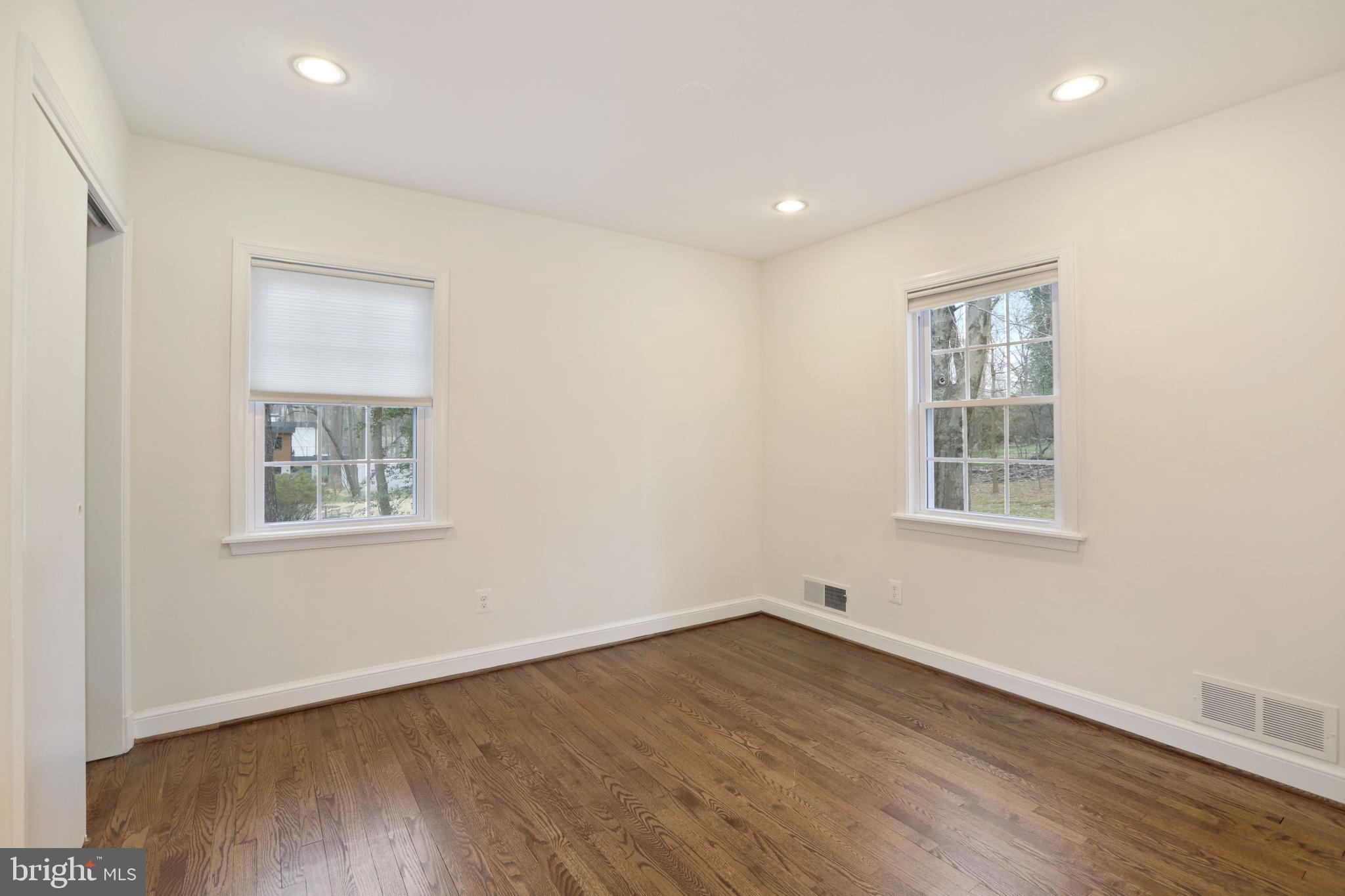 LUXMANOR - Residential Lease