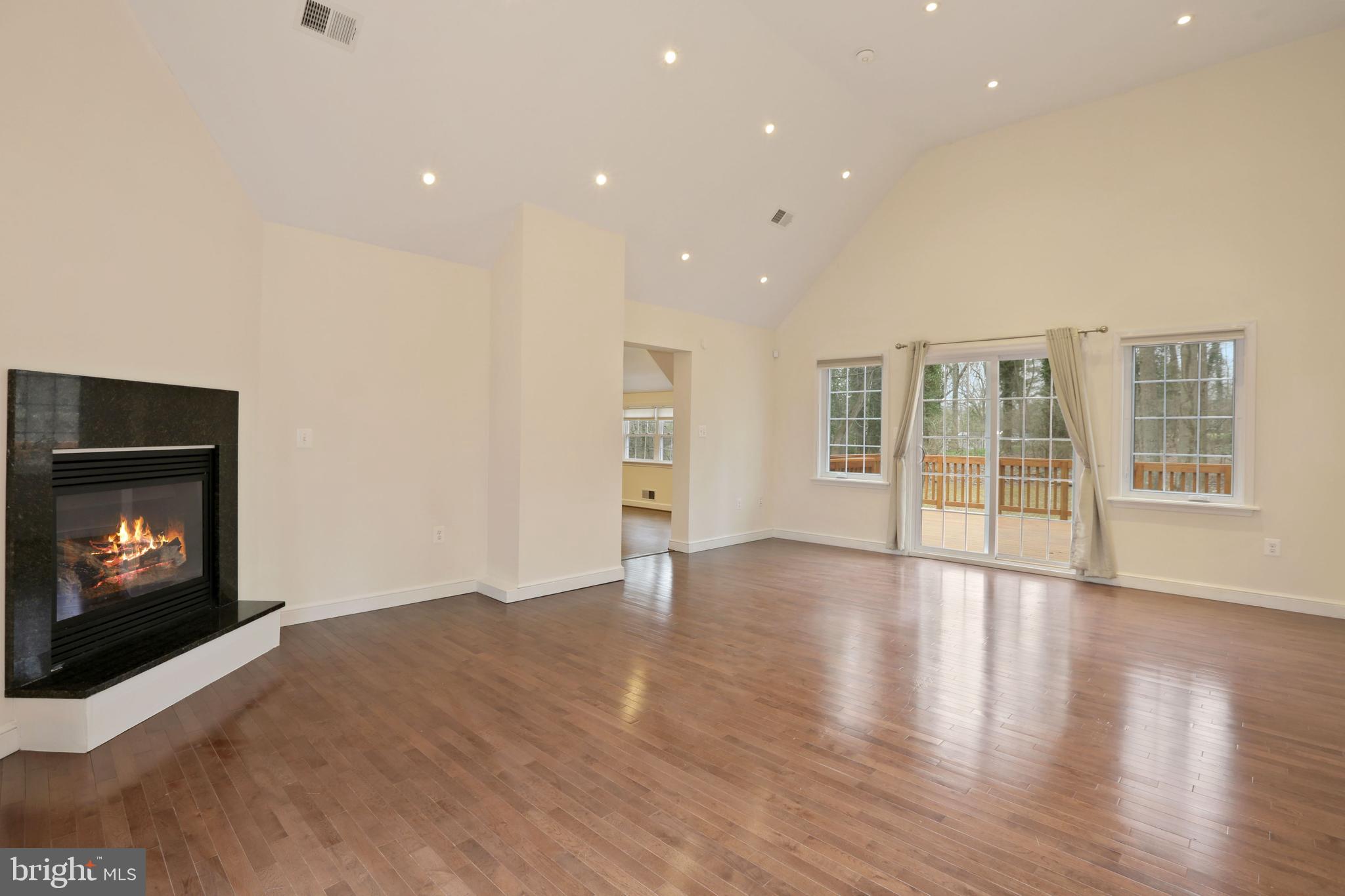 LUXMANOR - Residential Lease