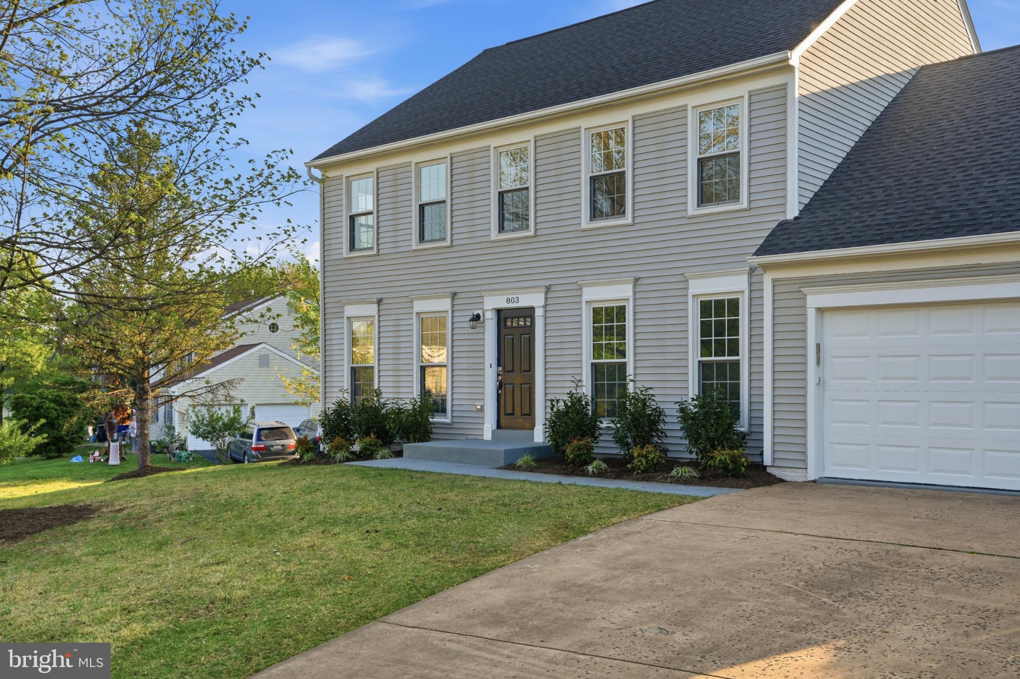 803 HALLYARD COURT SE